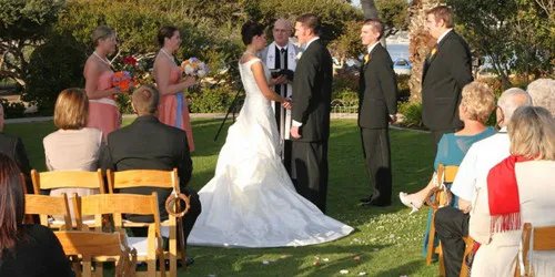 证婚人一般找谁  请领导做证婚人怎么说