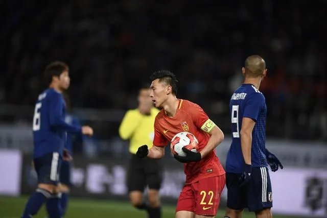 东亚杯-国足1-2负日本，你怎么看？