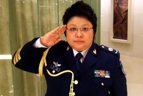 韩红宣布退伍转业 晒大校军装感慨万千