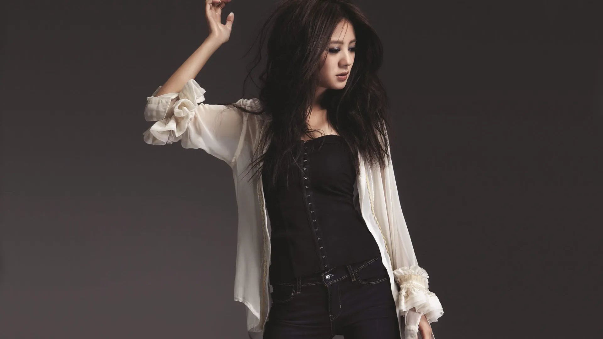 安以轩晒遛娃视频，她什么时候结婚的？