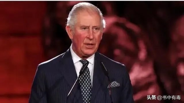 约翰逊能下床行走了，知道美国开出的“药方”了吗？