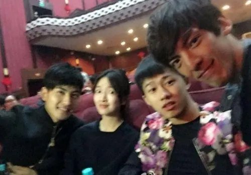 余文乐大婚，周冬雨为何要