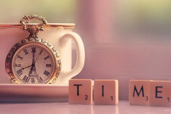 英国和中国的时差是多少？