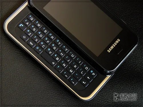 滑盖版苹果iPhone 三星F700手机全体验