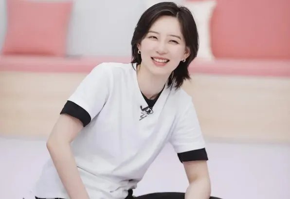 李斯丹妮微博“抖落”姐姐3的库存碎片，她在节目中的表现如何？