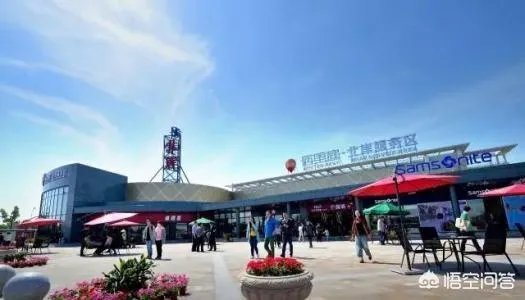 外地男子在三亚加油站吸烟遭人劝阻,父子俩反倒动手打人,你怎么看?