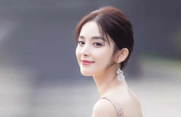 娜扎是单眼皮还是双眼皮 本尊回应来了