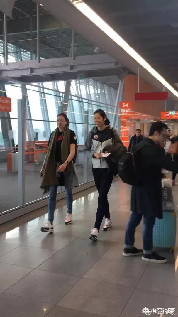 朱婷微博晒休假旅行照，评论区巴西球迷用国旗示爱，你怎么看？