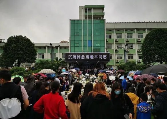 直播袁隆平院士遗体送别仪式：仓满无饥恐！后辈不敢忘