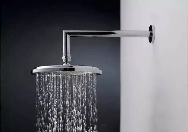 家庭装修卫生间用顶喷花洒更好?听听专业的意见咯!