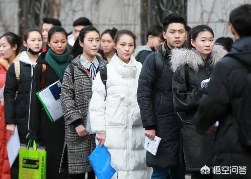 上戏艺考老师表示，化妆的考生一定会扣分，你怎么看？