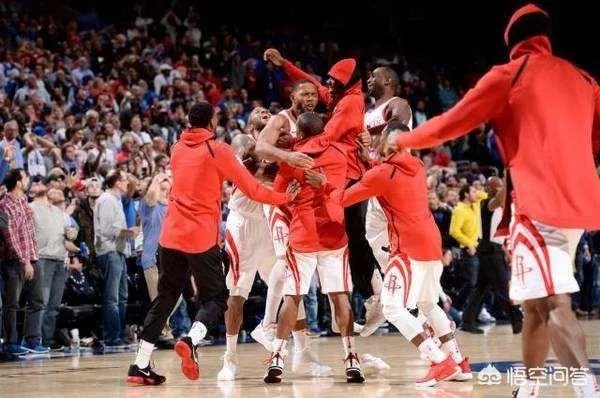 火箭锁定西部第一之后，对手只剩猛龙。两支球队谁最终能拿到常规赛冠军？