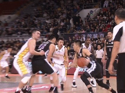 辽宁男篮对阵北控男篮比赛中，郭艾伦撒娇要求看录像回放，为什么郭士强开始不同意？