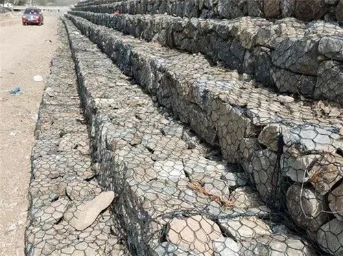 格宾石笼护坡多厚