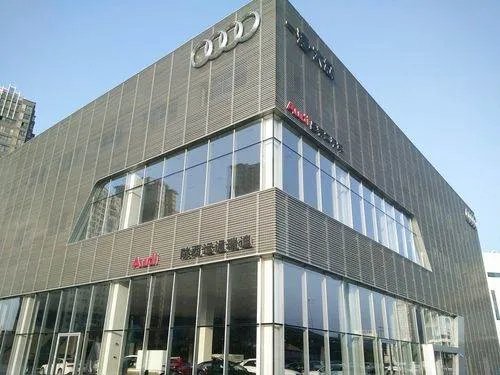 奥迪就广告抄袭事件，向刘德华、北大满哥道歉，谁该为此事承担舆论压力？