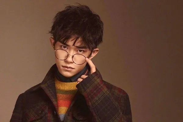 易烊千玺称哭是因为被肯定 作为演员已经是评价很高了