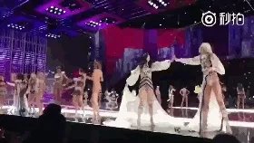 如何看待小kk拥抱奚梦瑶?