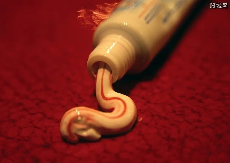 快递哥牙膏改车牌 美白牙膏品牌有哪些？