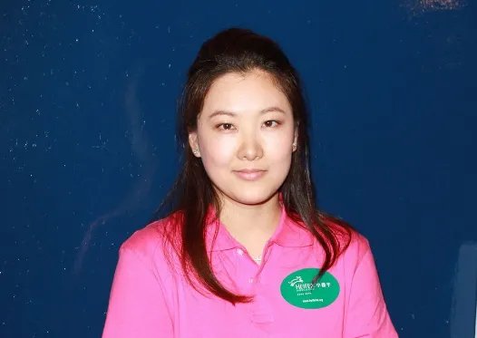 梁锦松被传出轨，伏明霞立马离婚，她并没有印象中那么傻，对此你怎么看