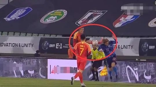 怎么评价日本球员，终于接受国足名将姜至鹏，飞踹道歉？