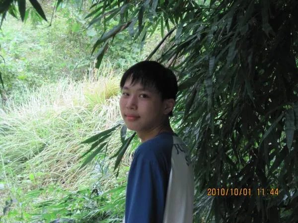 谁有万绮雯这张图片无水印大尺寸的？？？