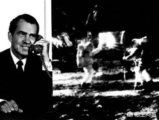 第一个登上月球的人是谁？