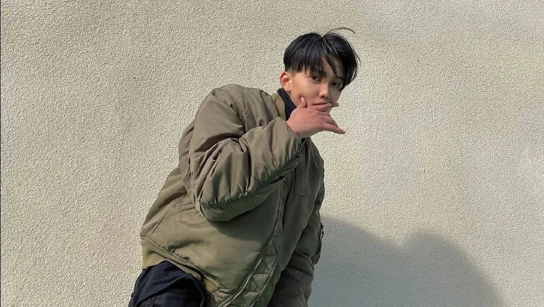 段浩男力挺高嘉朗被骂后再发博，你觉得是他对还是骂他的网友对？