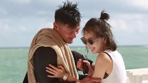 余文乐大婚，周冬雨为何要