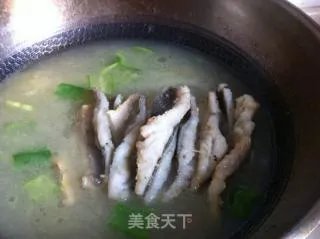 黄鱼煨面