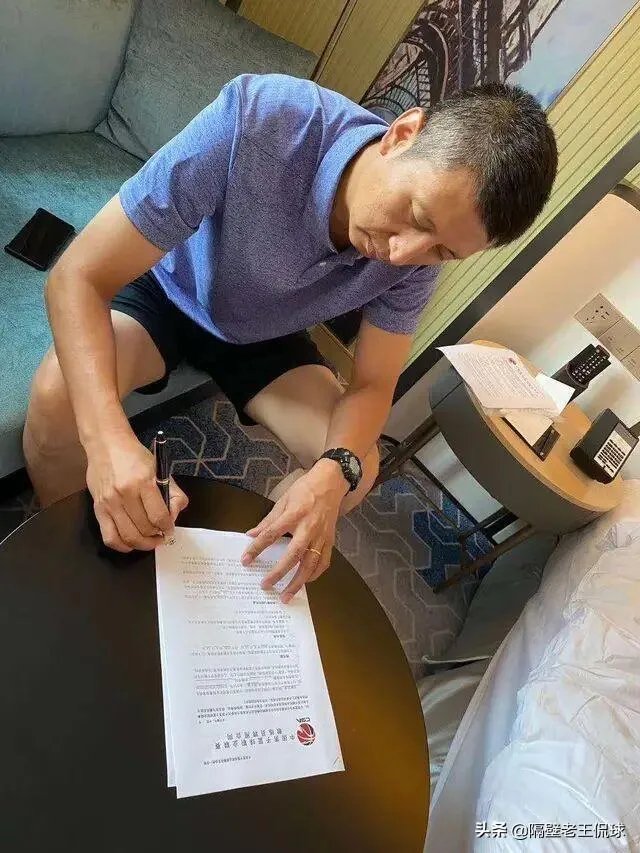 郭士强正式签约广州男篮，他的年薪有多少？会比辽宁时期高吗？