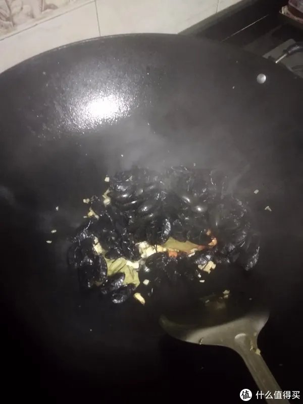 广东人煮“水曱甴（蟑螂）”？错了，那是在做和味龙虱