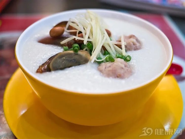 皮蛋被美国评为“最恶心食物”榜首，含铅能吃吗？为你揭开真相