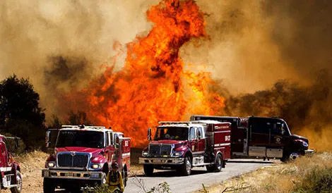 美国加州燃起大火7800万人撤离是怎么回事？