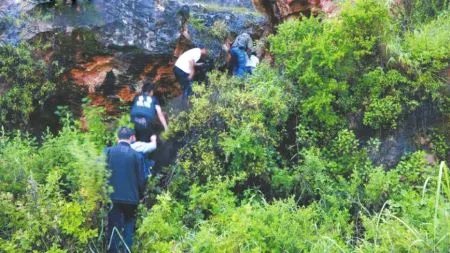 丽江被抱走3岁男孩获救，嫌疑人把孩子放在山洞做什么？