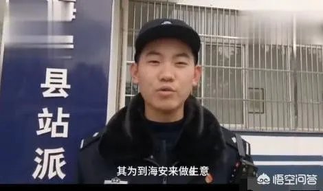 江苏海安县火车站，一男子扛144万坐火车，大家怎么看？