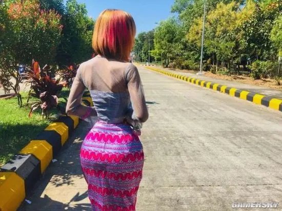 缅甸女孩成为全球腰最细的人 被网友质疑是P图