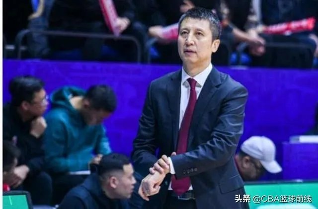 郭士强正式签约广州男篮，他的年薪有多少？会比辽宁时期高吗？