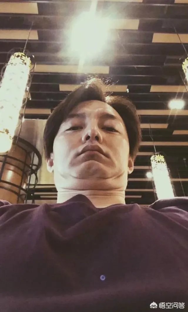 如何评价尹正谜一般的微博？