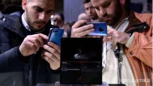 华为5G折叠屏手机发布后看看国外是怎么评价华为手机