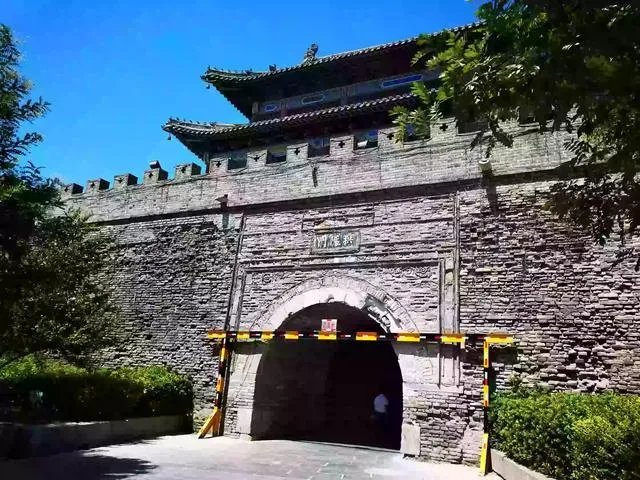 南京回收流失在外明城墙城砖8万块。除了南京，我国还有哪些有城墙的古城？哪个存留最完整？