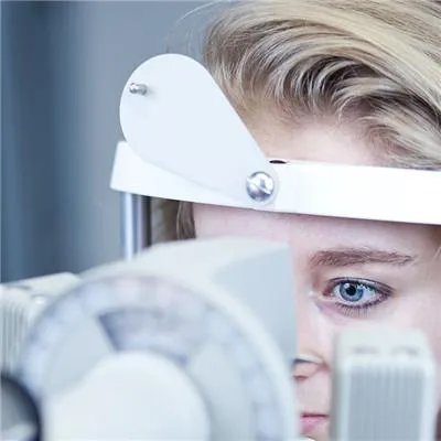 眼皮上长疙瘩怎么回事