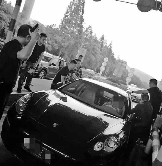 绑匪为什么要开保时捷逃窜？