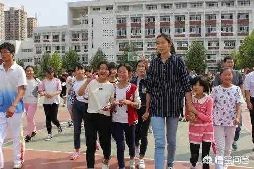 朱婷24岁生日将来临，她发起1129为贫困学校捐赠体育器材和图书的公益活动，你怎么看？