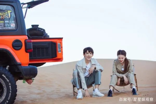 张雨绮与男友沙漠旅行，夕阳下上演逆光吻浪漫又唯美，你看好这对姐弟恋吗？