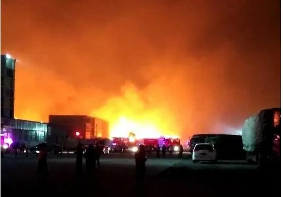 天津港火灾是怎么发生的？