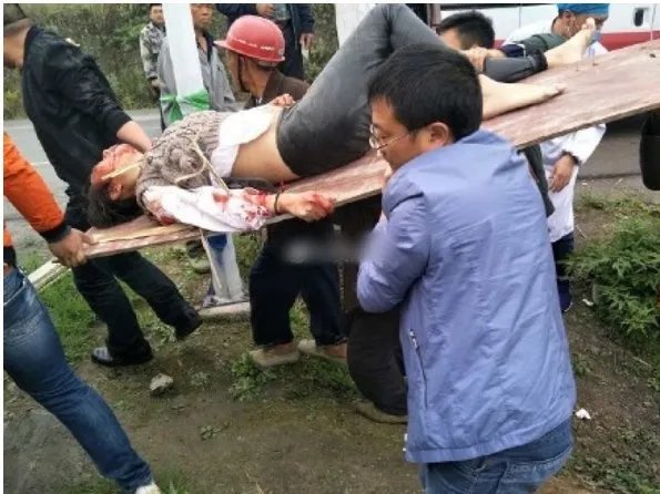 贵州客车坠河是怎么回事？