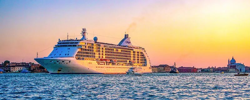 苏伊士运河连接的是什么海 苏伊士运河沟通了什么海和什么海