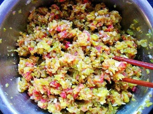 正宗芹菜猪肉饺子馅的做法