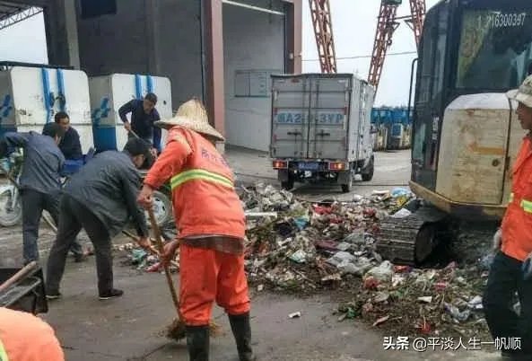 对于夫妻误扔5万货款，你是怎么看待这件事的？