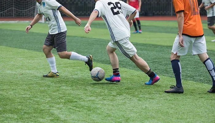 一场足球赛多长时间 一场足球赛一共多长时间